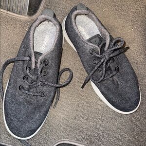 Women’s size 9 grey allbird tennis shoe tie comfy wool runner jogging walking